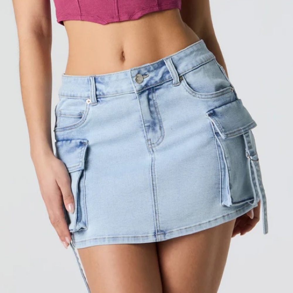 NWT — Denim D-Ring Cargo Mini
Skirt in “Light Denim Blue” — Refuge Denim